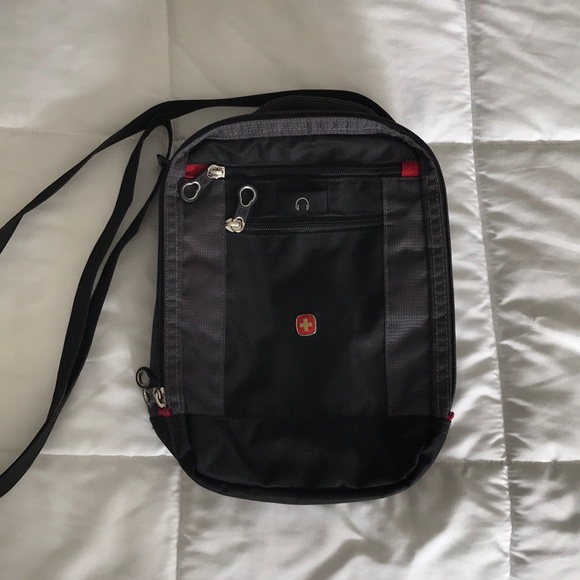 swissgear 1818 triangle sling bag